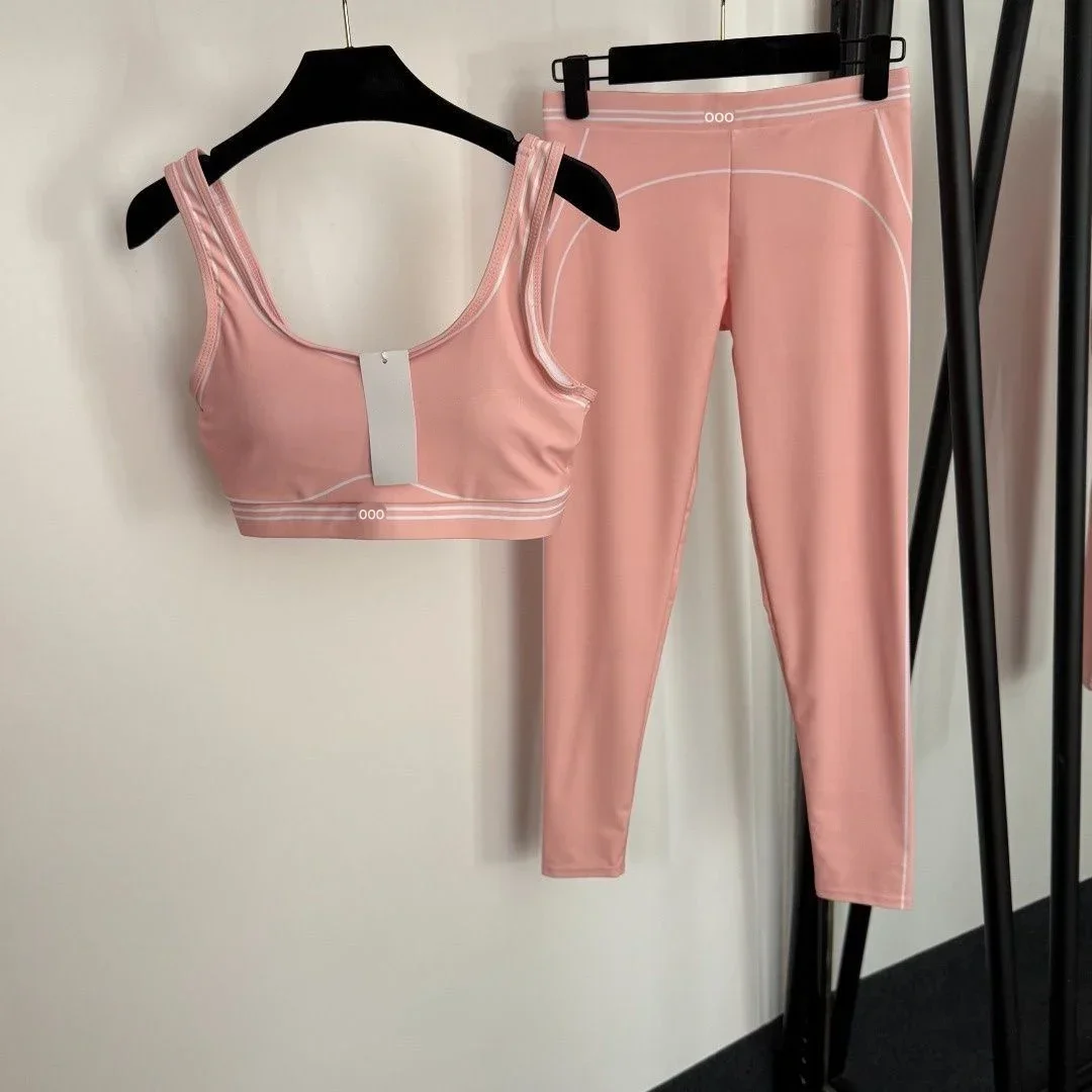 Tanktop en broek, tweedelig ad - Pilates In Yoga Pants recensie en prijs